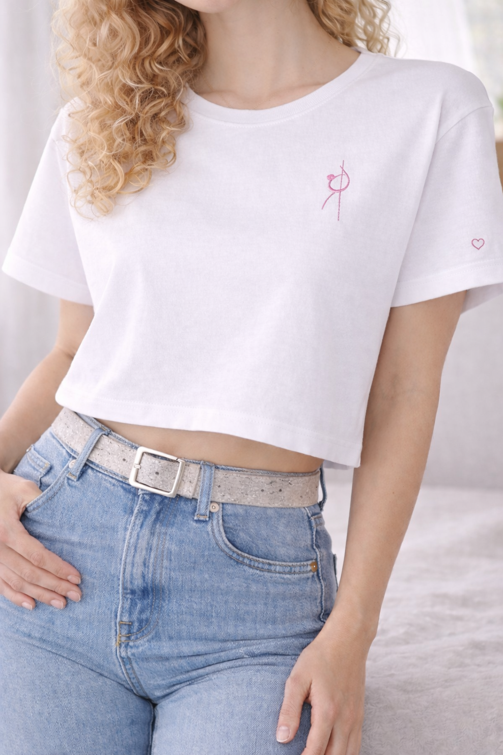 Crop T-Shirt – Handmade Stickerei rosa