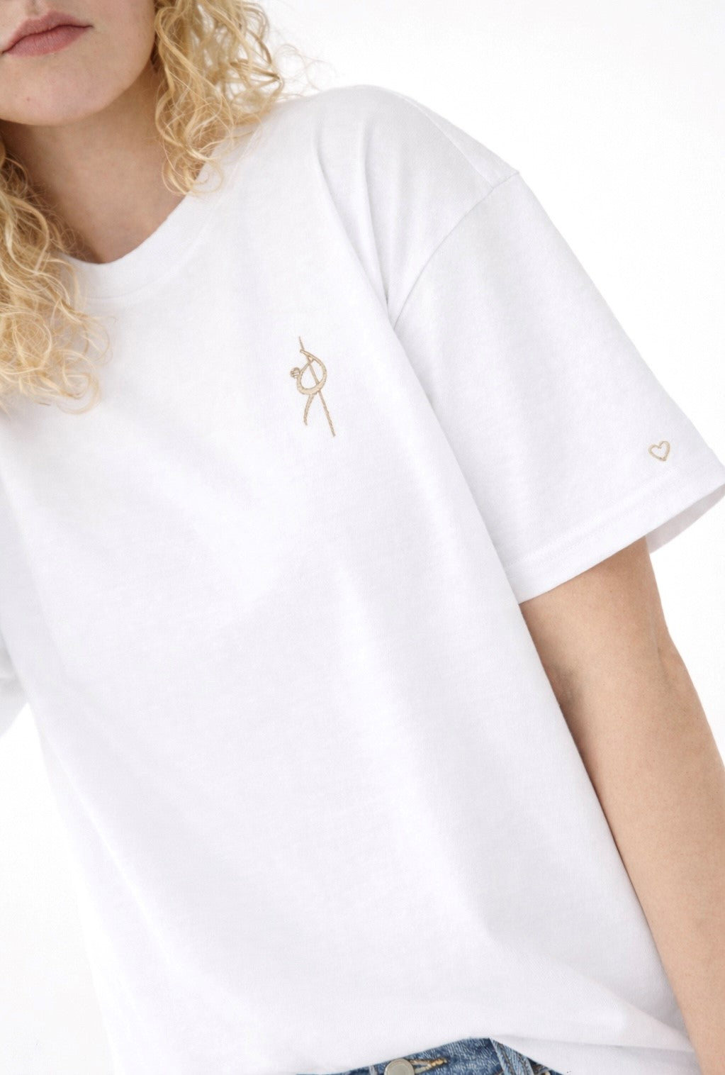 Oversize T-Shirt – Handmade Stickerei Beige